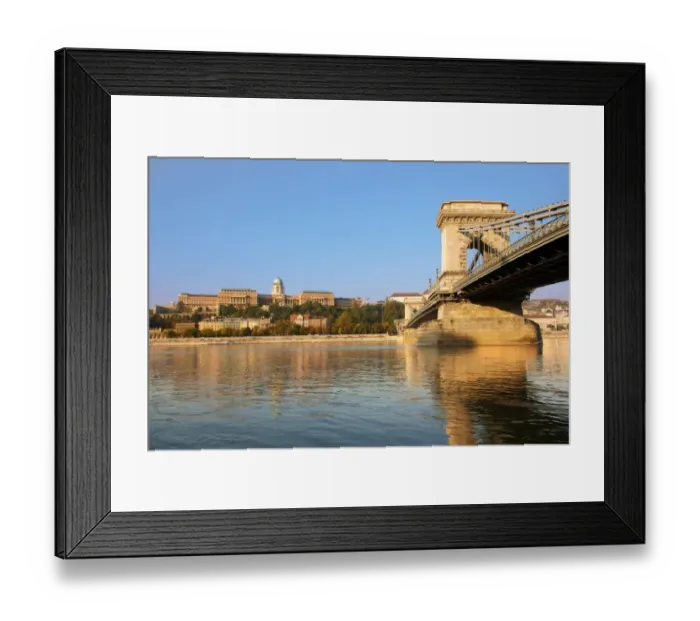 Framed Print : Szechenyi lanchid, or Szechenyi Chain Bridge, over the Danube between Buda and Pest, Budapest, Hungary Framed Print : Szechenyi lanchid, or Szechenyi Chain Bridge, over the Danube between Buda and Pest, Budapest, Hungary