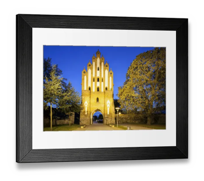 Framed Print : Neues Tor, inner gate, city gate of the medieval fortifications, Four Gates City, Neubrandenburg, Mecklenburg-Western Pomerania, Germany Framed Print : Neues Tor, inner gate, city gate of the medieval fortifications, Four Gates City, Neubrandenburg, Mecklenburg-Western Pomerania, Germany