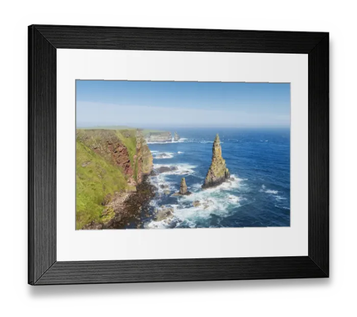 Framed Print : Rugged coastal landscape with the Duncansby Stacks, rock pinnacles, at Duncansby Head, Caithness, Scotland, United Kingdom, Europe