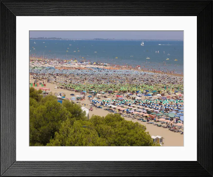 Framed Print : View of the beach with parasols and sun loungers, Lignano Sabbiadoro, Udine, Adriatic Coast, Italy, Europe Framed Print : View of the beach with parasols and sun loungers, Lignano Sabbiadoro, Udine, Adriatic Coast, Italy, Europe