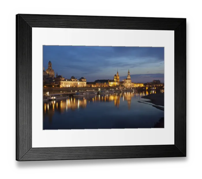 Framed Print : Reflection of the historic city centre of Dresden in the Elbe River in the evening light, Saxony, Germany, Europe Framed Print : Reflection of the historic city centre of Dresden in the Elbe River in the evening light, Saxony, Germany, Europe