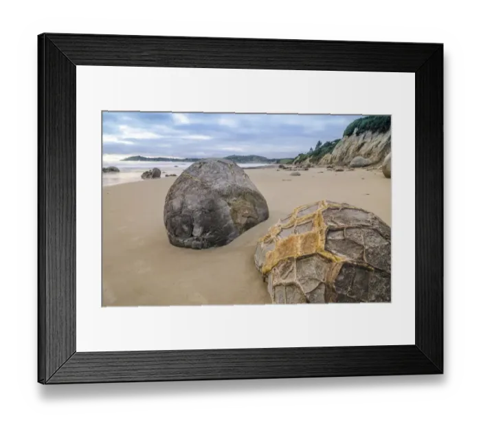 Framed Print : Moeraki Boulders, geological feature, round rock balls, Coastal Otago, Moeraki, South Island, New Zealand, Oceania Framed Print : Moeraki Boulders, geological feature, round rock balls, Coastal Otago, Moeraki, South Island, New Zealand, Oceania
