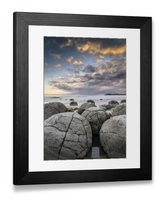 Framed Print : Moeraki Boulders, geological feature, round rock balls, Coastal Otago, Moeraki, South Island, New Zealand, Oceania