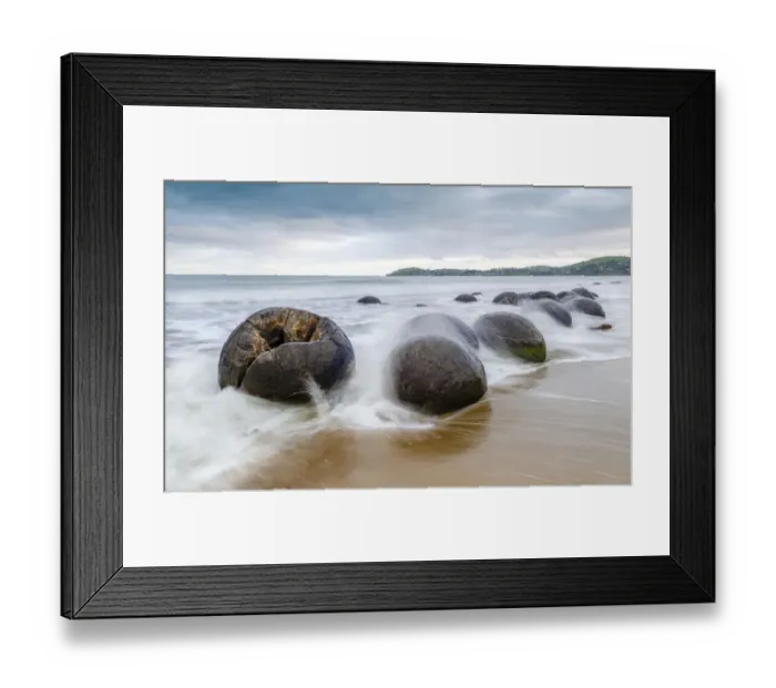 Framed Print : Moeraki Boulders, geological feature, round rock balls, washed by the waves of the surf at high tide, Coastal Otago, Moeraki, South Island, New Zealand, Oceania