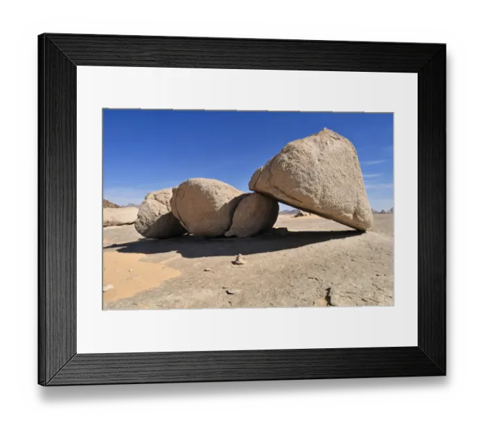 Framed Print : Huge granite boulders at Tehenadou, Adrar nAhnet, Algeria, Sahara, North Africa