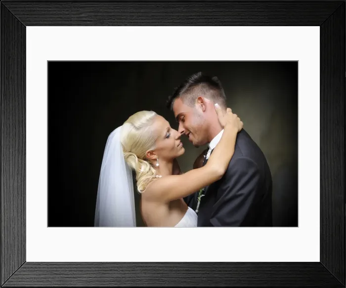 Framed Print : Wedding, bride and groom shortly before kissing Framed Print : Wedding, bride and groom shortly before kissing