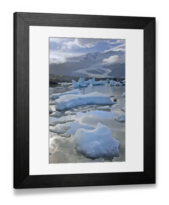 Framed Print : Fjallsarlon glacier lake, Southern Region, Iceland Framed Print : Fjallsarlon glacier lake, Southern Region, Iceland