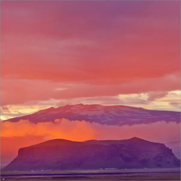 Sunset on the south coast, with Eyjafjallajoekull at the rear, Dyrholaey, Vik i Myrdal, Southern Region, Iceland