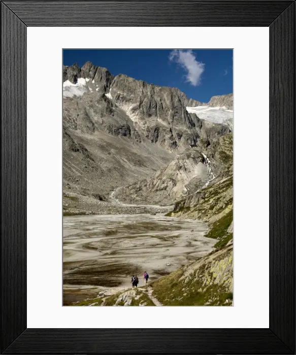 Framed Print : Hikers on the Baechlisboden floodplain, with Baechlital Hut on a ledge, Baechli Valley, Bernese Alps, Switzerland, Europe Framed Print : Hikers on the Baechlisboden floodplain, with Baechlital Hut on a ledge, Baechli Valley, Bernese Alps, Switzerland, Europe