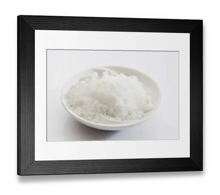 Framed Print : Himalayan rock salt in a small porcelain bowl Framed Print : Himalayan rock salt in a small porcelain bowl