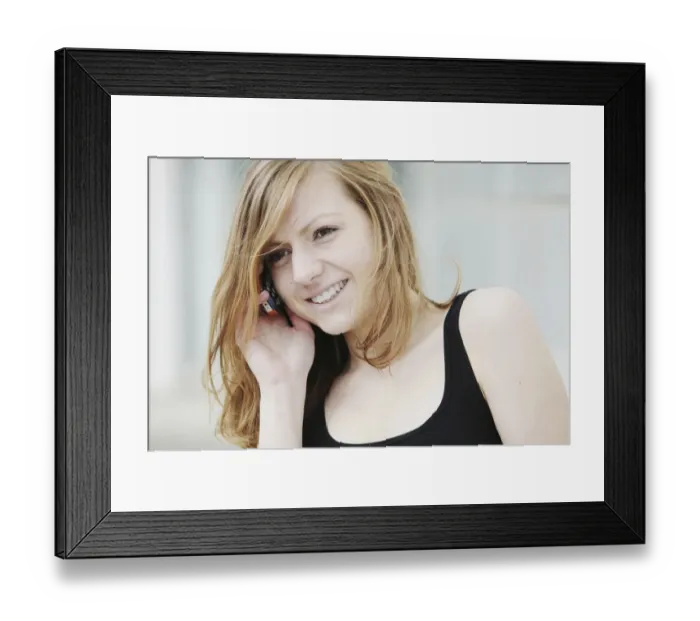Framed Print : Young woman speaking on her mobile phone, smiling Framed Print : Young woman speaking on her mobile phone, smiling