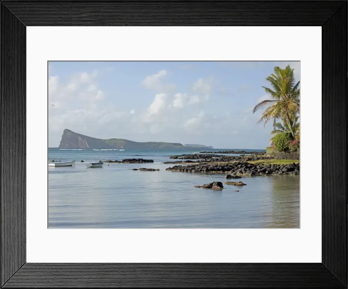 Framed Print : The island of Coin de Mire, Cap Malheureux, Mauritius, Africa Framed Print : The island of Coin de Mire, Cap Malheureux, Mauritius, Africa