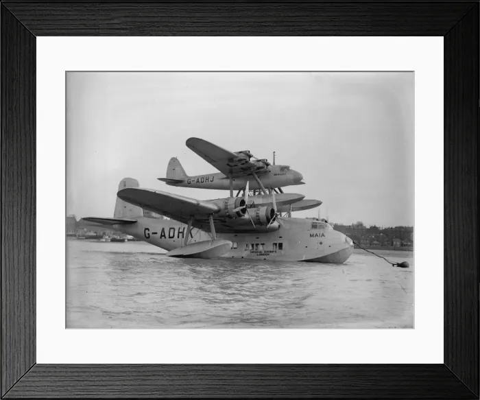 Framed Print : Hitching A Lift Framed Print : Hitching A Lift