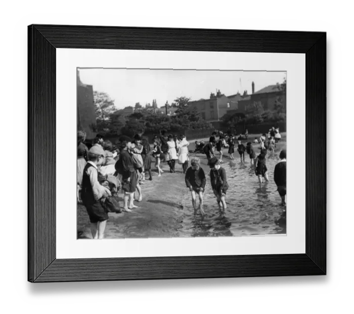 Framed Print : Paddling. circa 1890: Children paddling in the grounds of Lambeth Palace during summer Framed Print : Paddling. circa 1890: Children paddling in the grounds of Lambeth Palace during summer