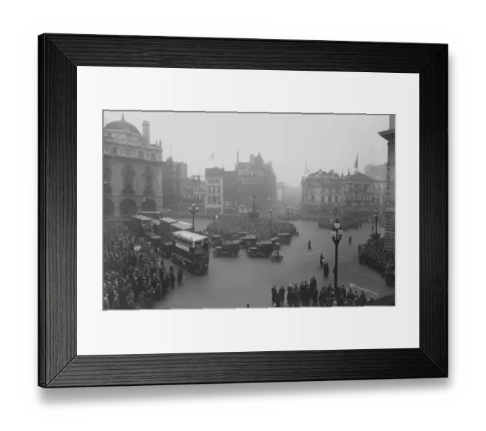 Framed Print : Piccadilly Circus Framed Print : Piccadilly Circus