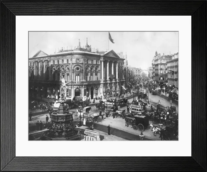 Framed Print : Piccadilly Circus Framed Print : Piccadilly Circus