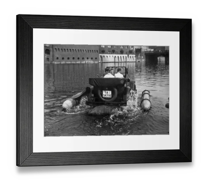 Framed Print : Amphibious Craft Framed Print : Amphibious Craft