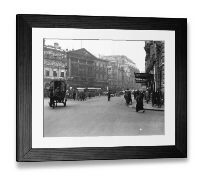 Framed Print : Piccadilly Circus Framed Print : Piccadilly Circus