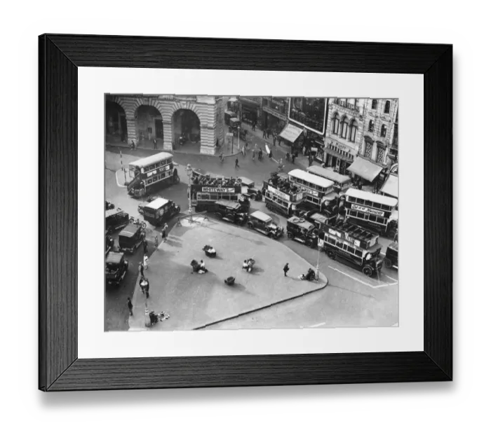 Framed Print : Piccadilly Circus Framed Print : Piccadilly Circus