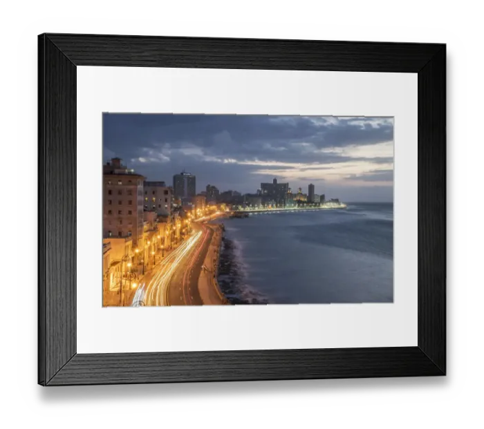 Framed Print : Havana. View of El Malecon at dusk Framed Print : Havana. View of El Malecon at dusk