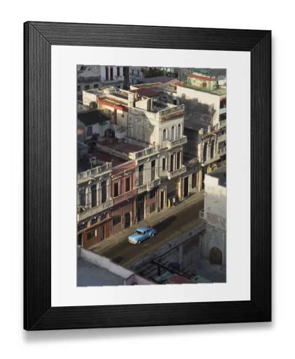 Framed Print : A vintage car in the street of old Havana Framed Print : A vintage car in the street of old Havana