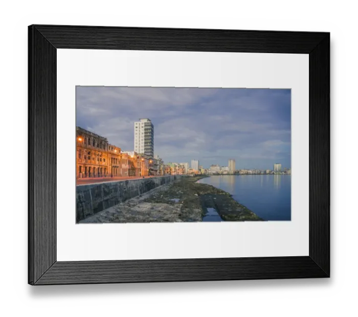 Framed Print : Havana. View of El Malecon at dusk Framed Print : Havana. View of El Malecon at dusk
