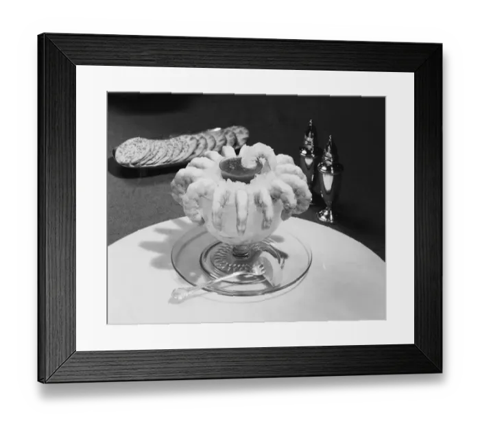 Framed Print : Prawns with savoury sauce in crushed ice bowl, close-up Framed Print : Prawns with savoury sauce in crushed ice bowl, close-up