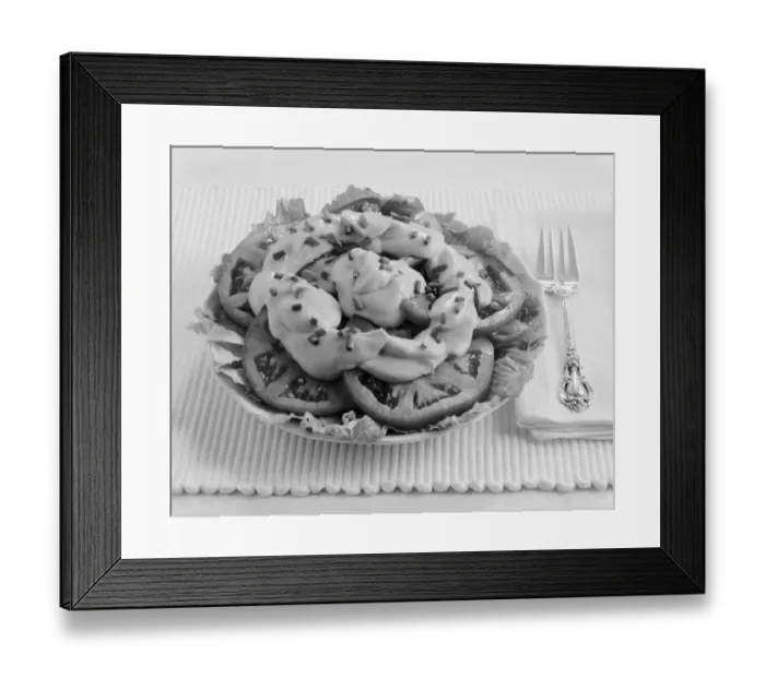 Framed Print : Garnished slices of tomato with creamy sauce, close-up Framed Print : Garnished slices of tomato with creamy sauce, close-up