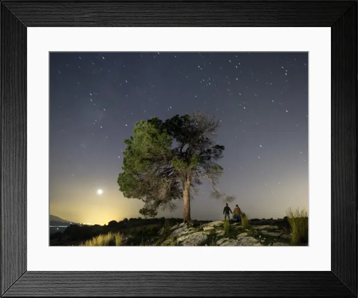 Framed Print : Pair seized of the hand walking in the night Framed Print : Pair seized of the hand walking in the night