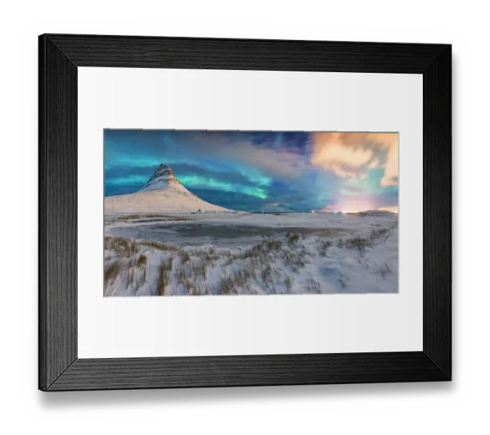Framed Print : Spectacular northern lights appear over Mount Kirkjufell Framed Print : Spectacular northern lights appear over Mount Kirkjufell