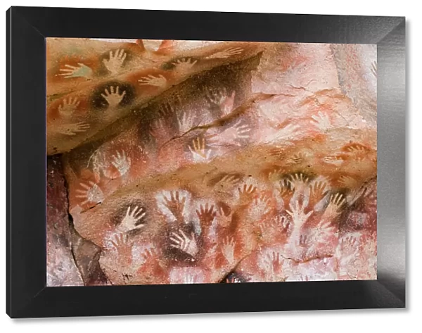 Argentina, Rio Pinturas, Cueva de los Manos, imprints of human hands on rock