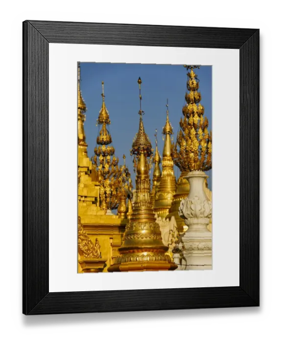Framed Print : Close up on the Shwedagon Pagoda, Yangon, Myanmar Framed Print : Close up on the Shwedagon Pagoda, Yangon, Myanmar