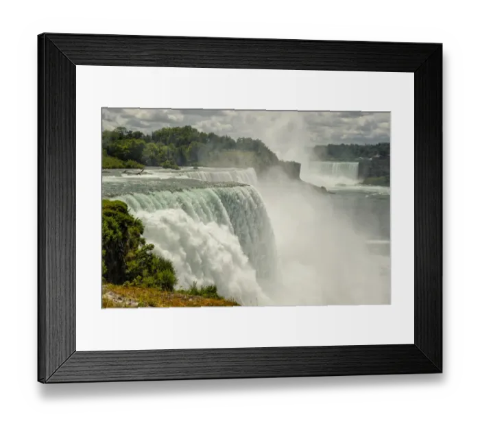 Framed Print : Close-up view of the American Falls in Niagara Falls, US Framed Print : Close-up view of the American Falls in Niagara Falls, US