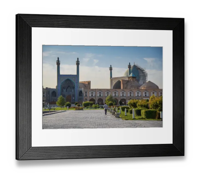 Framed Print : Shah Mosque and gate at Naqsh-e-Jahan Square, Isfahan, Iran Framed Print : Shah Mosque and gate at Naqsh-e-Jahan Square, Isfahan, Iran
