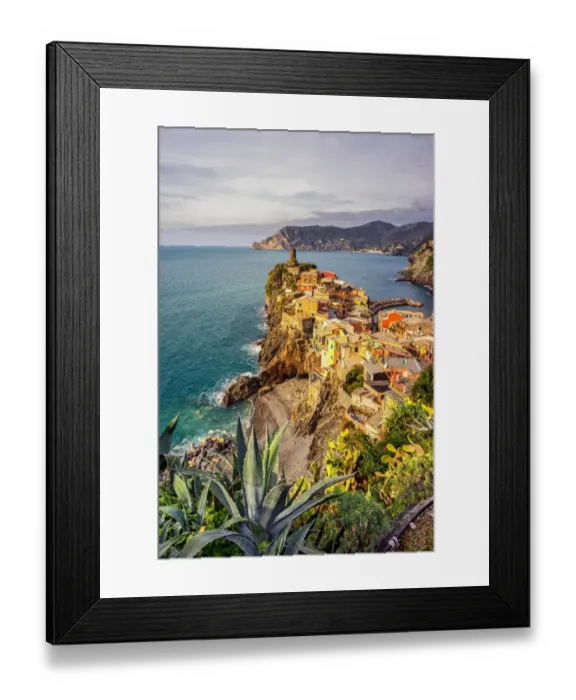 Framed Print : Vernazza, Cinque terre, La Spezia, Liguria, Italy Framed Print : Vernazza, Cinque terre, La Spezia, Liguria, Italy