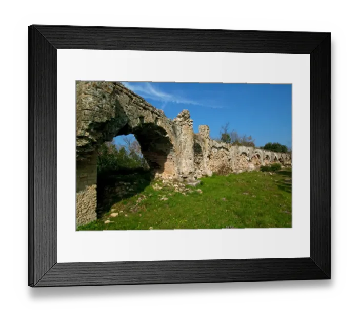 Framed Print : Pont Du Gard, Gard, Languedoc-Roussillon, France Framed Print : Pont Du Gard, Gard, Languedoc-Roussillon, France