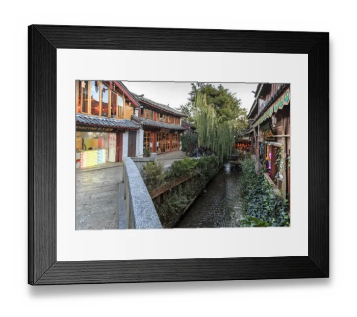 Framed Print : Tourists walking in the old town of Lijiang during sunset Framed Print : Tourists walking in the old town of Lijiang during sunset