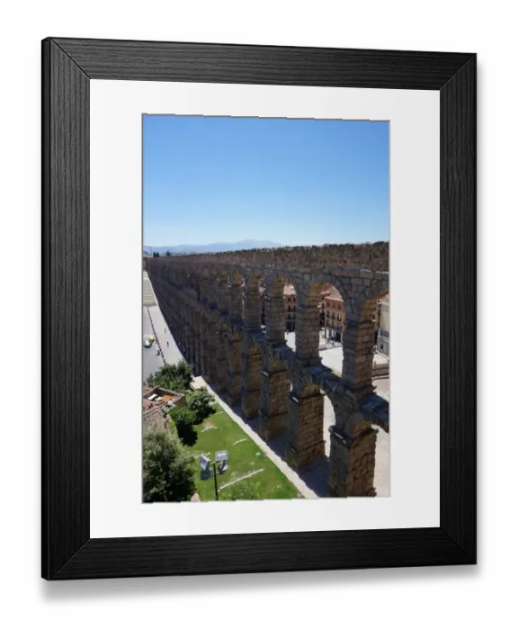 Framed Print : Aqueduct of Segovia, Mountain range, Spain Framed Print : Aqueduct of Segovia, Mountain range, Spain