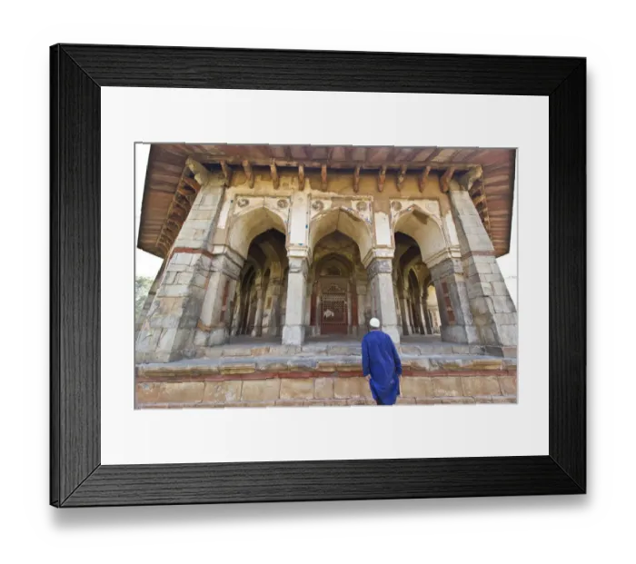 Framed Print : Muslim Tourist entering the gate of Isa Khan Niyazis Tomb