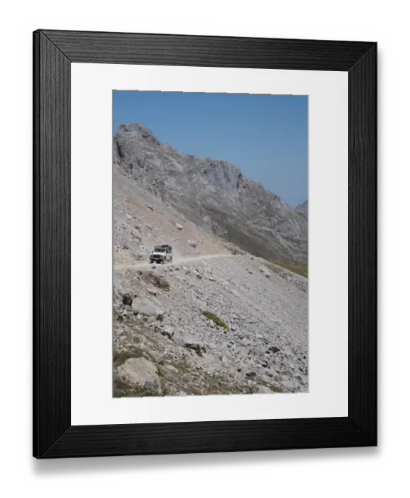 Framed Print : Landrover, Dirt Road Framed Print : Landrover, Dirt Road