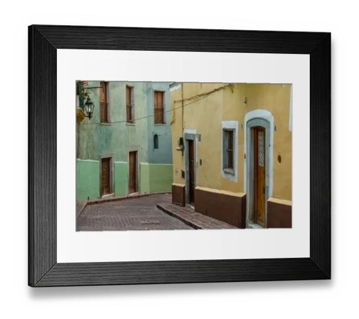 Framed Print : Alleyway or callejAon in Guanajuato, Mexico Framed Print : Alleyway or callejAon in Guanajuato, Mexico