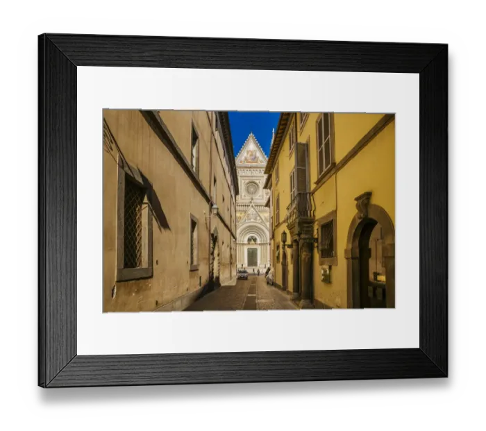 Framed Print : Dumo di Orvieto view through the narrow street Framed Print : Dumo di Orvieto view through the narrow street