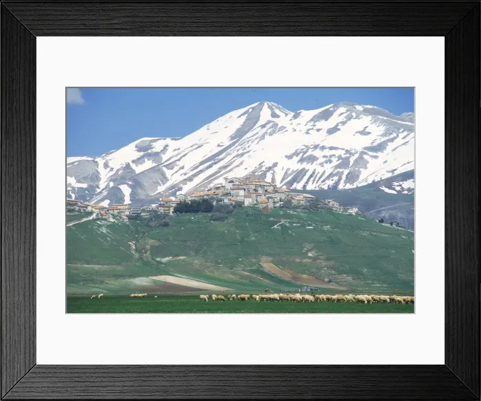 Framed Print : Monti Sibillini, Castelluccia, Italy Framed Print : Monti Sibillini, Castelluccia, Italy