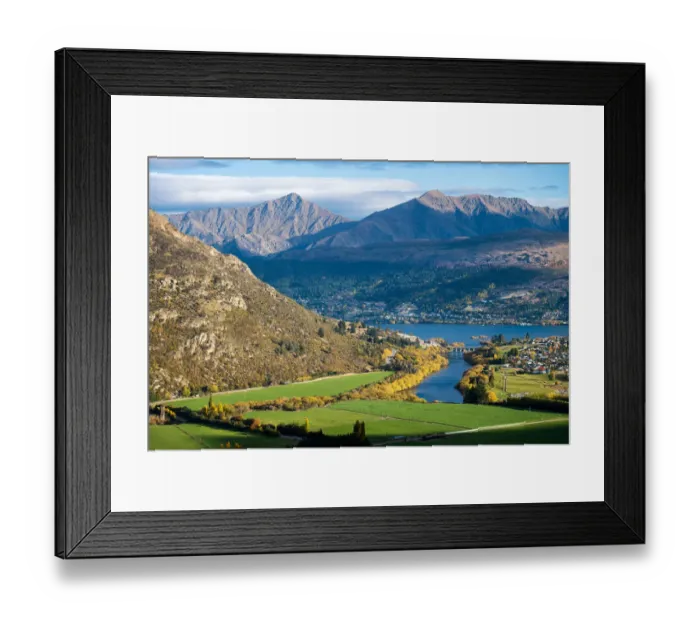 Framed Print : Queenstown and Lake Wakatipu, South Island, New Zealand Framed Print : Queenstown and Lake Wakatipu, South Island, New Zealand