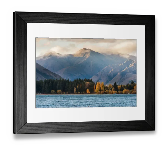 Framed Print : Lake Wanaka in autumn season, New Zealand Framed Print : Lake Wanaka in autumn season, New Zealand
