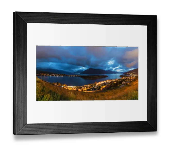 Framed Print : Queenstown city Framed Print : Queenstown city