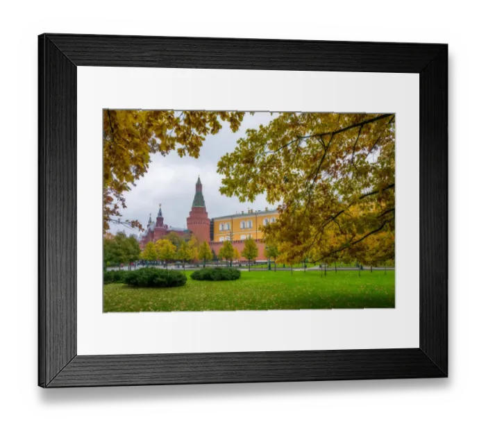 Framed Print : The garden behide Kremlin palace in autumn season, Moscow Framed Print : The garden behide Kremlin palace in autumn season, Moscow