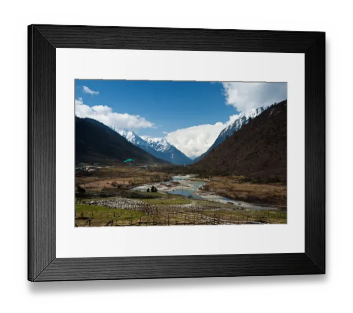 Framed Print : Snowy mountain landscape in north of Sikkim, India Framed Print : Snowy mountain landscape in north of Sikkim, India