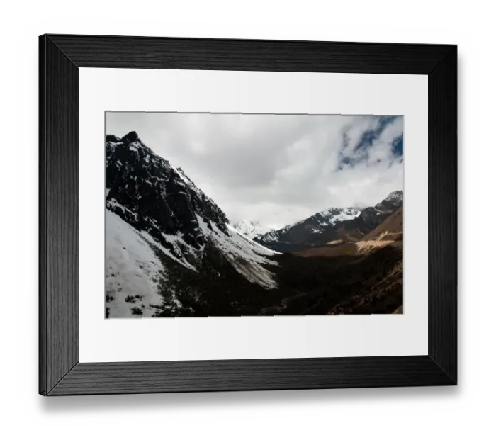 Framed Print : Snowy mountain landscape in north of Sikkim, India Framed Print : Snowy mountain landscape in north of Sikkim, India