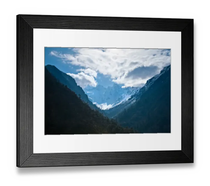 Framed Print : Snowy mountain landscape in Sikkim, India Framed Print : Snowy mountain landscape in Sikkim, India